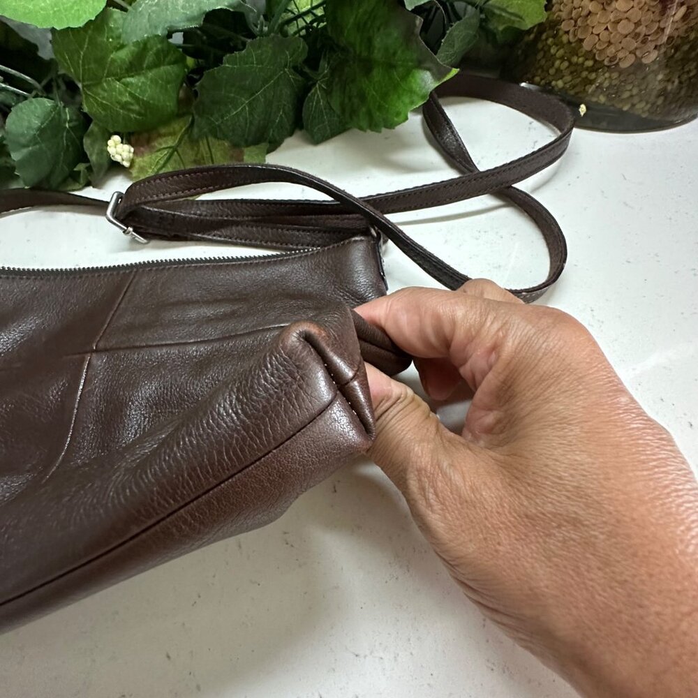 Fossil Brown Leather Crossbody Bag With Front Zip Pocket & Adjustable Strap - Picture 11 of 12